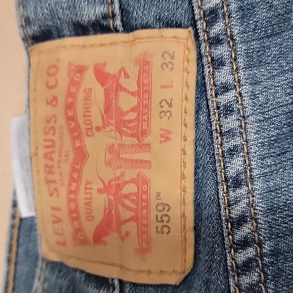 Levis 559, Size 32x32 Relaxed Straight Fit, Slight Tapered Leg Blue Jeans, GUC - Picture 2 of 13
